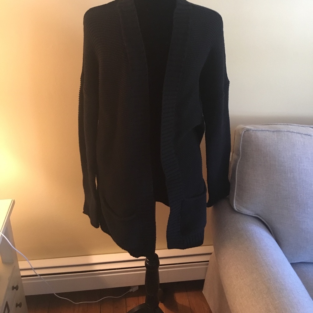 Like new Express black sweater with pockets